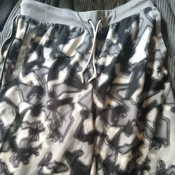 And1 basketball shorts size L black camo with pockets walking gym comfortable - Picture 1 of 6